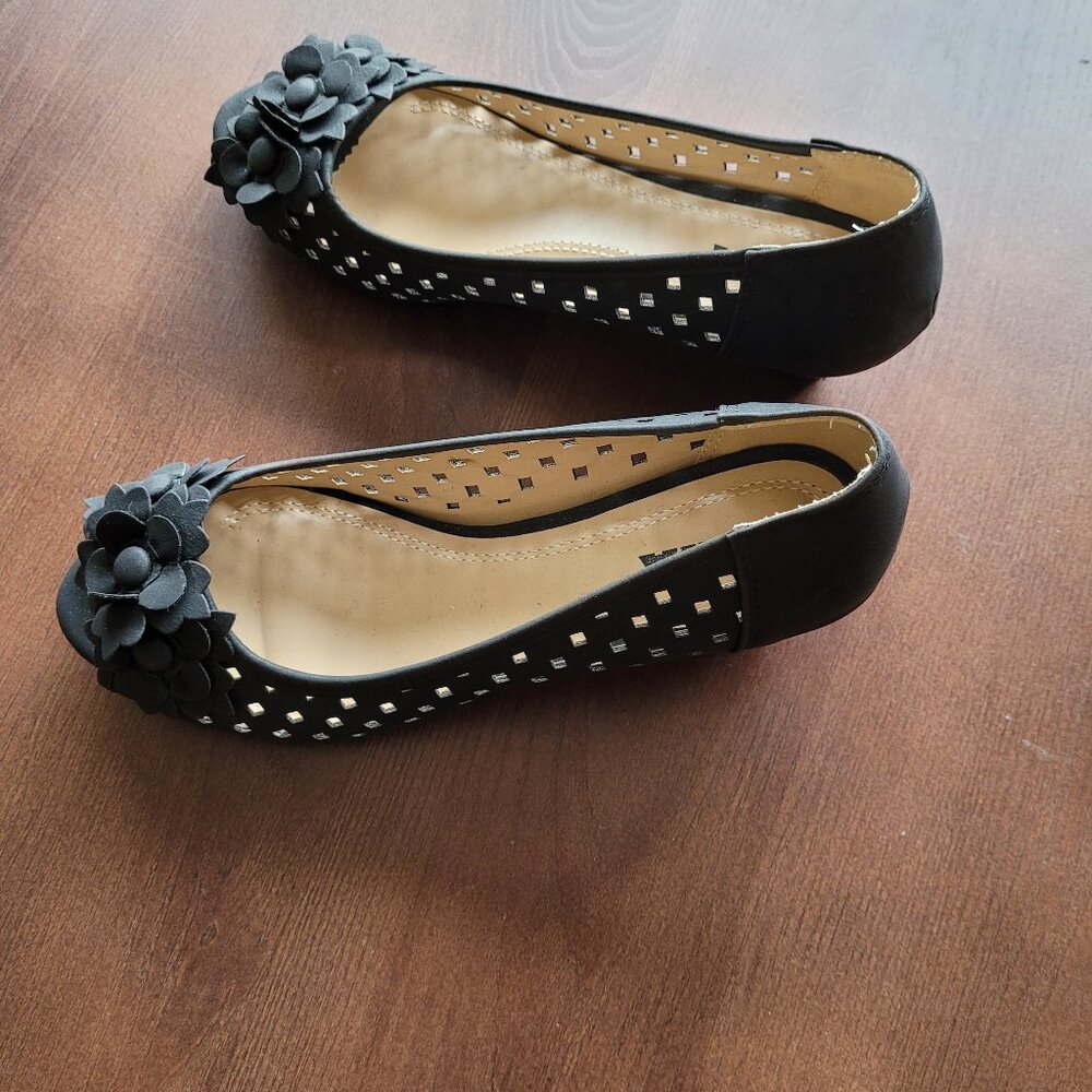 Peep toe heels size 9
